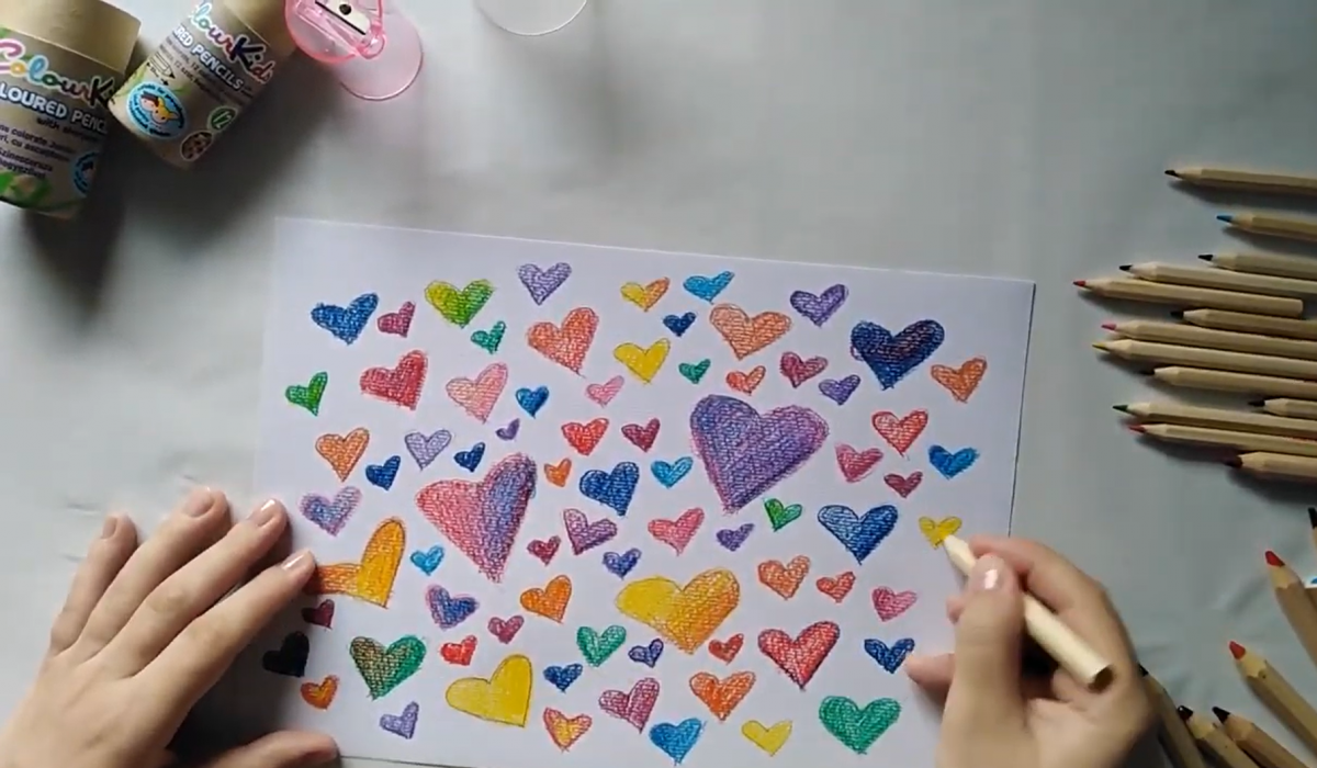 Creioane Colorate Colour Kids - Timelapse desen "Magic Hearts"